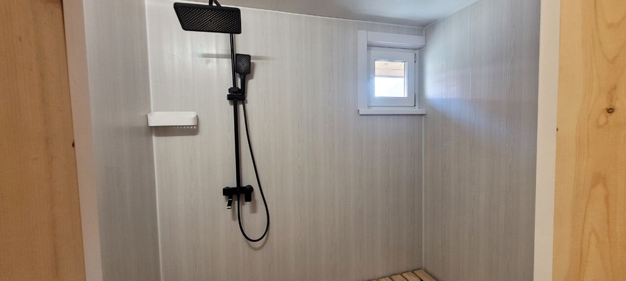 Banya — Shower 1